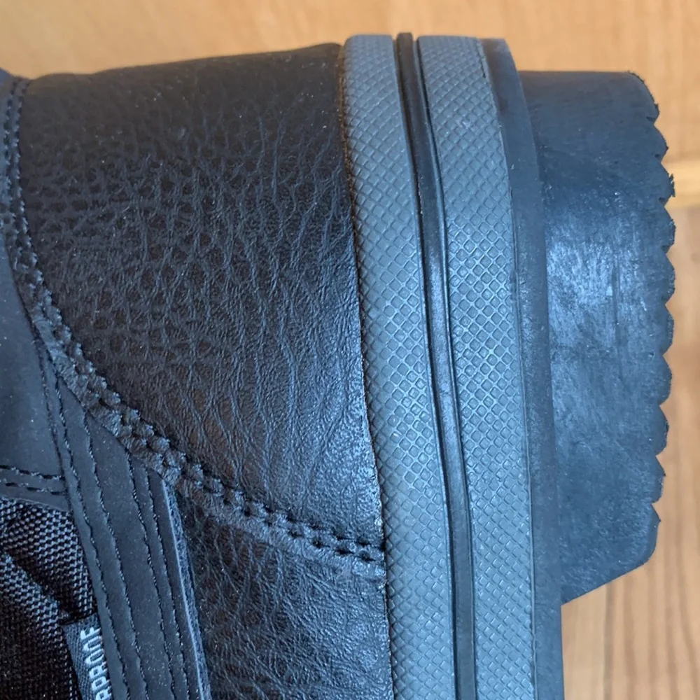 Laneige Canada 38 / 7-1/2 BLACK waterproof quilted vegan fur lace up snow boots
